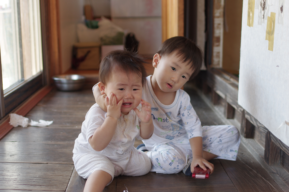 오빠가 괴롭혀요