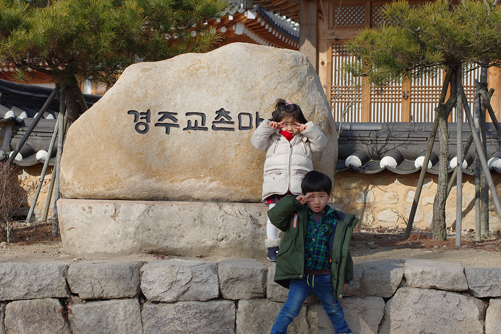 귀엽게 브이
